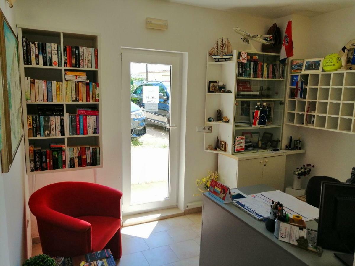 Apartments Villa Jadranka Marusici  Екстер'єр фото